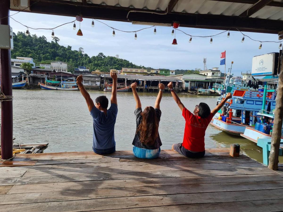 Rub Lom Chom Klong Homestay Chumphon Buitenkant foto